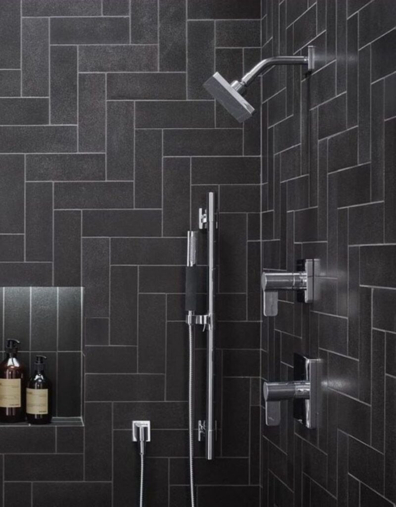 metais sanitários alto padrão: torneira, chuveiro, acabamento de registro, ducha higiênica da marca Kohler